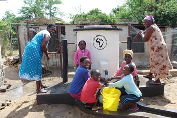 ATLogo-L-Women-and-children-pumping-water.jpg
